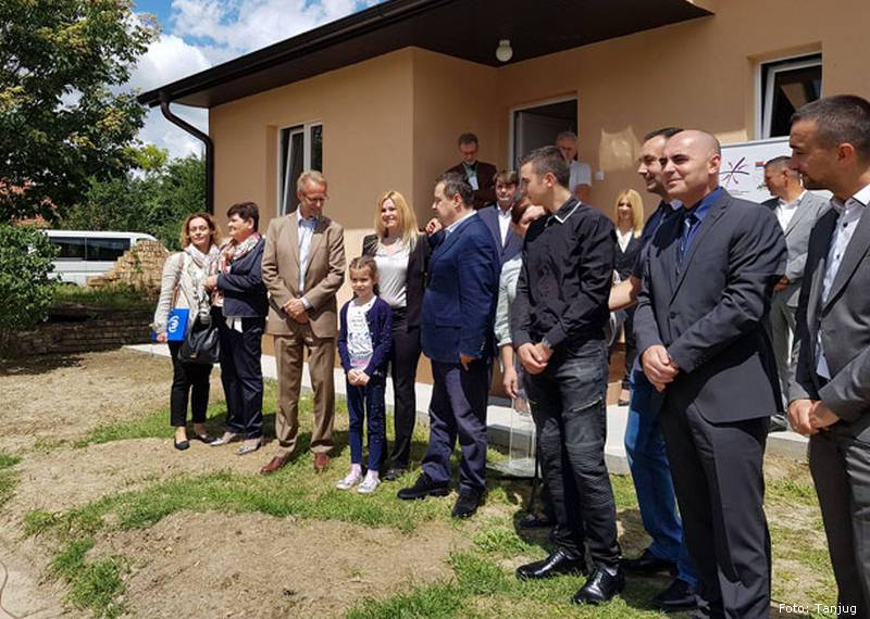 Ministar spoljnih poslova Ivica Dačić u Bačkoj Palanci uručio ključeve Mileusniću mileusnic b palanka