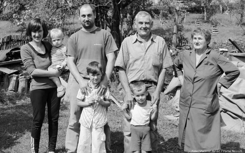 Svi Radići: Milana, Zoran, Ranko, Jelena (odrasli), Zoran, Milica Ranko (djeca) Radici