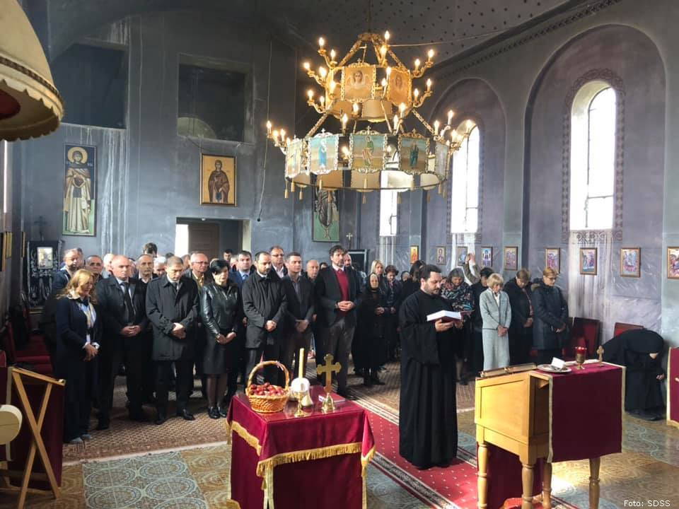 okucani parastos bljesak