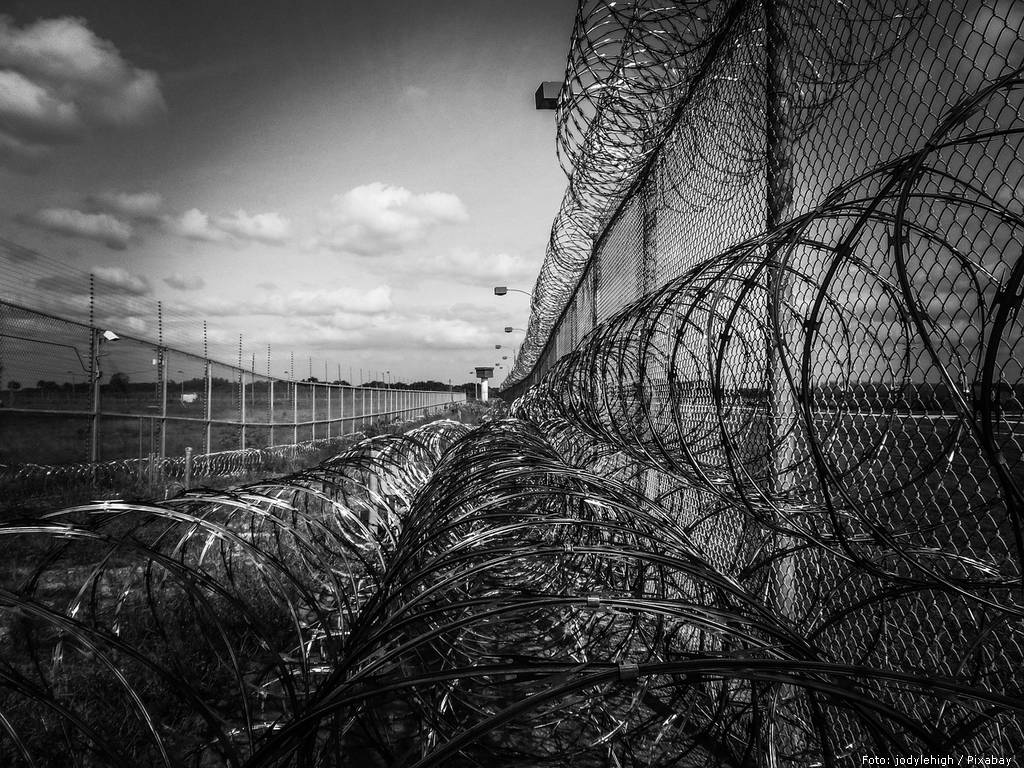 prison fence 219264 1280