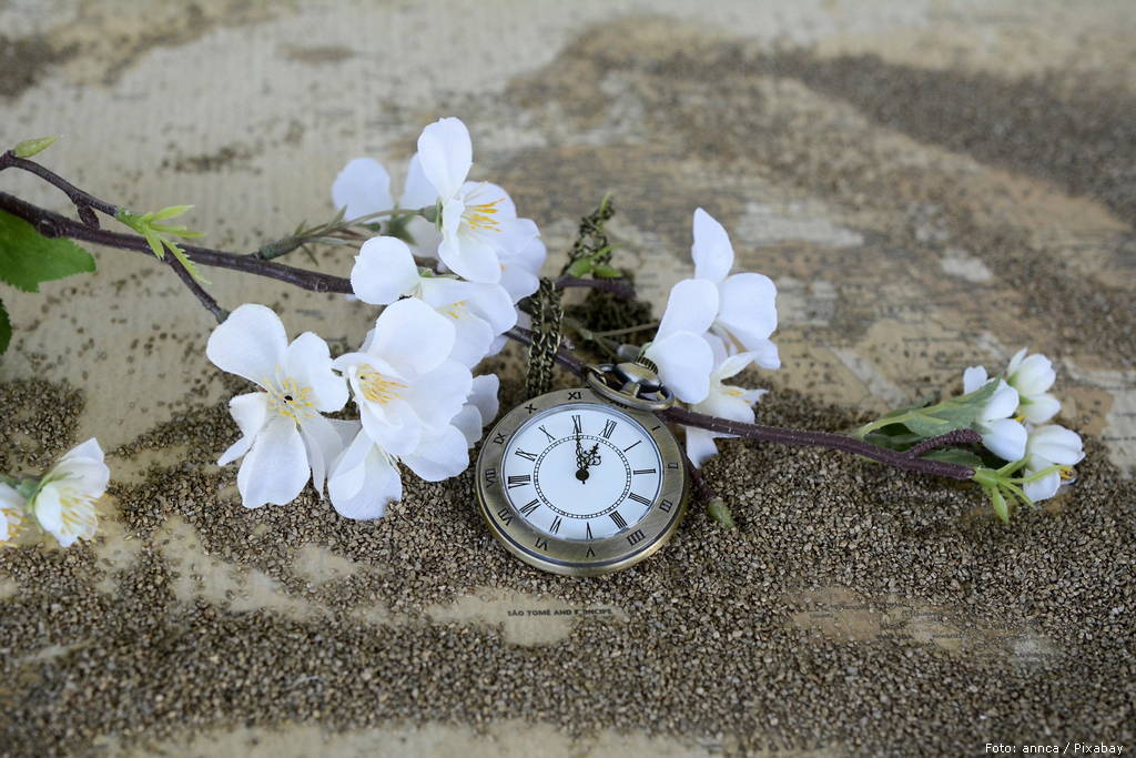 pocket watch 1637392 1920