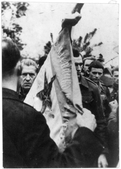 Obred na ruševinama glinske pravoslavne crkve, 22. listopada 1944. (izvor: Arhiv Srba u Hrvatskoj, kutija 32, inv. br. 731) 04 drustvo 03 mrkalj 01