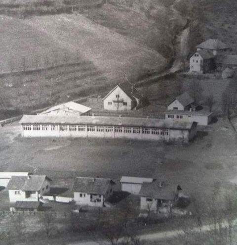 Škola u Šamaričkim Brđanima | Foto: Radovan Menićanin | [url=https://www.facebook.com/groups/dvornaunistarefotografije/]Dvor na Uni - Stare fotografije[/url]