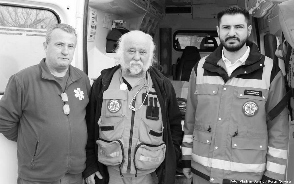 Ekipa glinske Hitne pomoći: vozač Nikola Gvojić, liječnik Damir Jusufović i medicinski tehničar Ivica Marijanović ekipa hitne