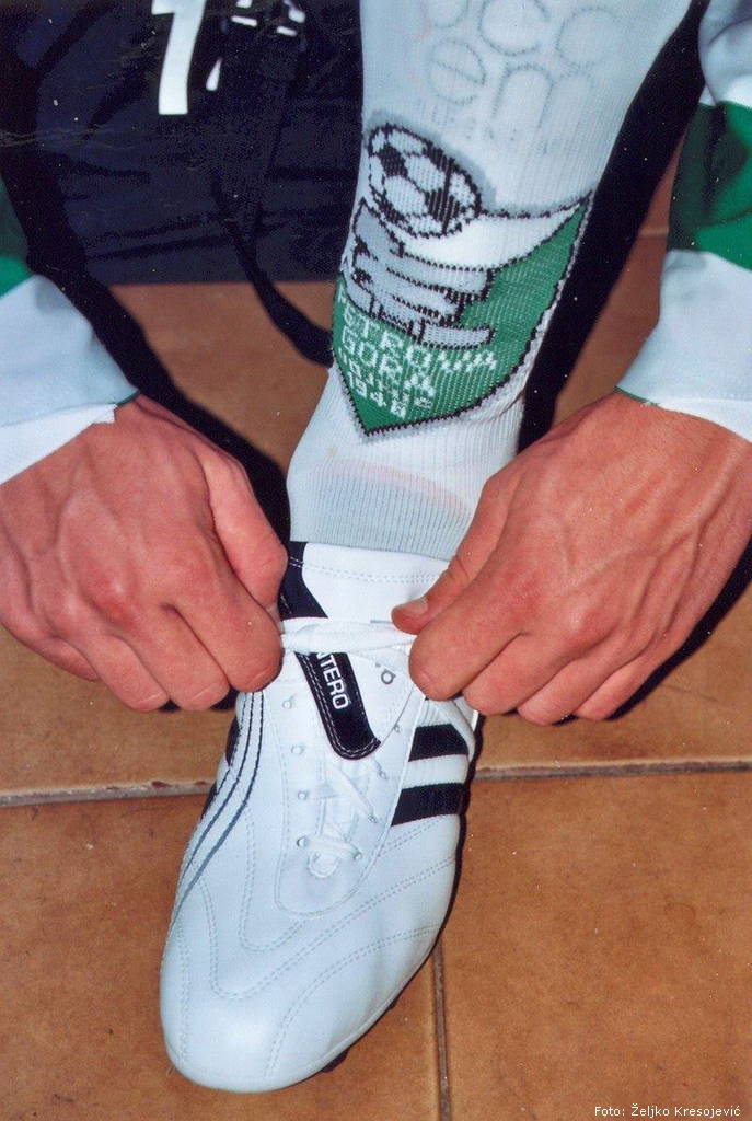 Nova genareacija, nove boje....  Bijela "Adidas" kopačka igrača FC "Petrova gora" Vojnić