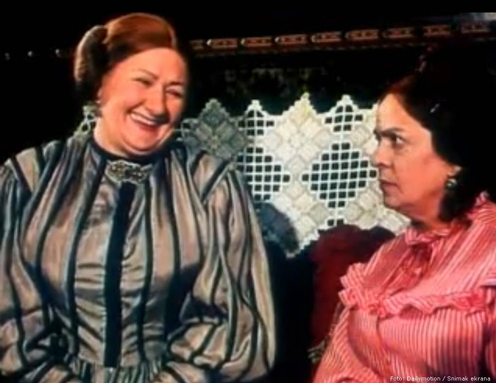 Nevenka Mikulic u filmu "Pop Ćira i pop Spira" sa koleginicom Ljubinkom Bobić