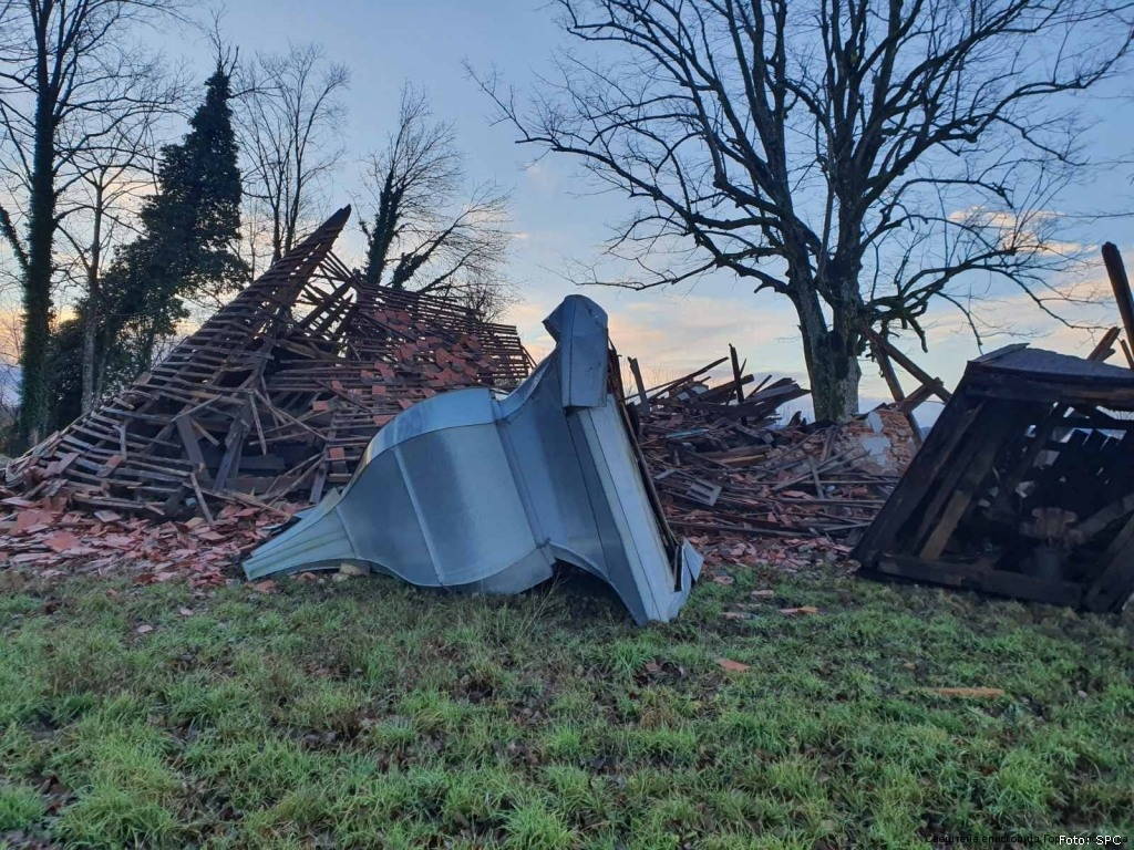 Do temelja porušena crkva u Majskim Poljanama.