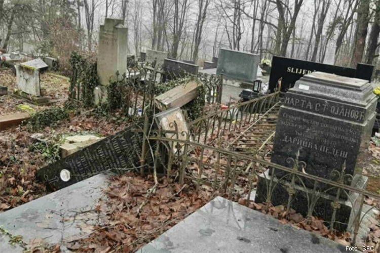 Pravoslavno groblje i spomen-kosturnica u Glini