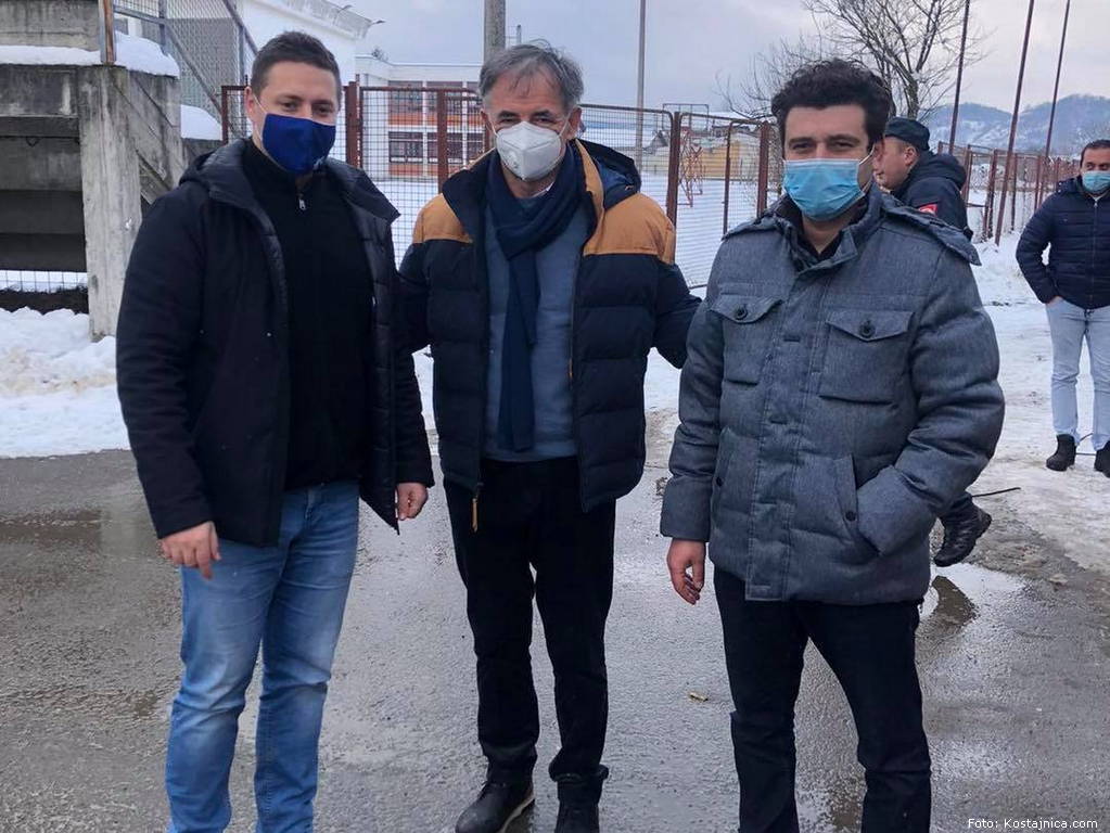 Solidarnost ne poznaje granice, načelnik opštine Kostajnica Nikola Janjetović, predsjednik SNV Milorad Pupovac i gradonačelnik Hrvatske Kostajnice Dalibor Bišćan. | Foto: Kostajnica.com