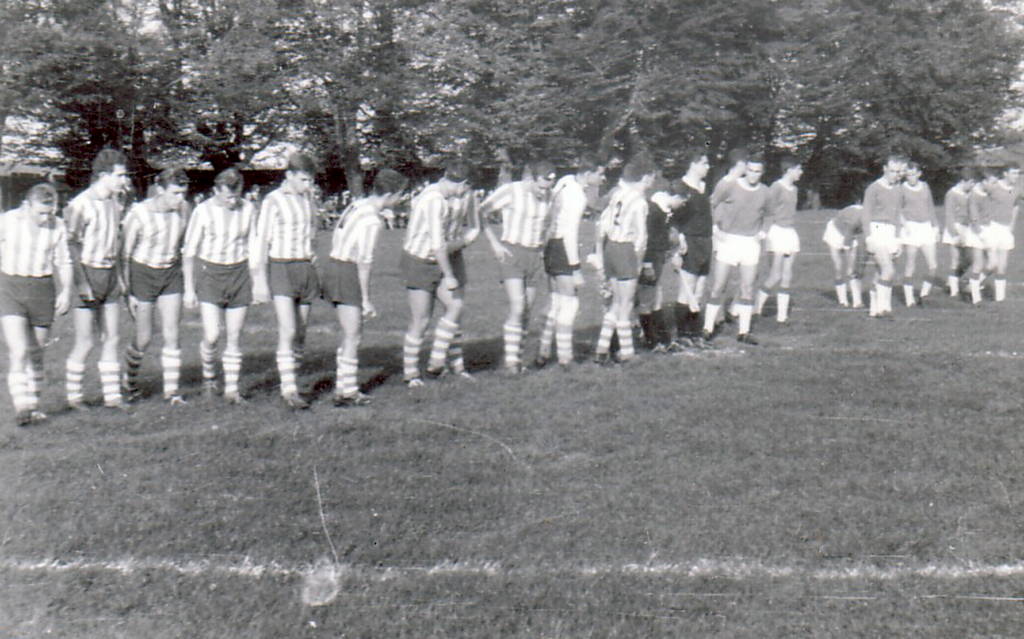 Pozdrav igrača Banovca igračima Dinama u Glini 1966.