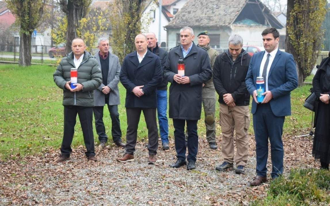 Vladimir Milanković (prvi lijevo), načelnik PU Luka Pešut (u sredini) i župan Ivan Celjak (zadnji desno) | Foto: smz.hr osa