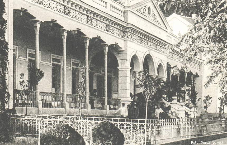 Srušeni Spomen dom ZAVNOH-a u Topuskom