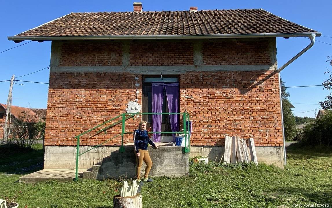 Dragana Tot ispred svoje nove kuće tamara tot