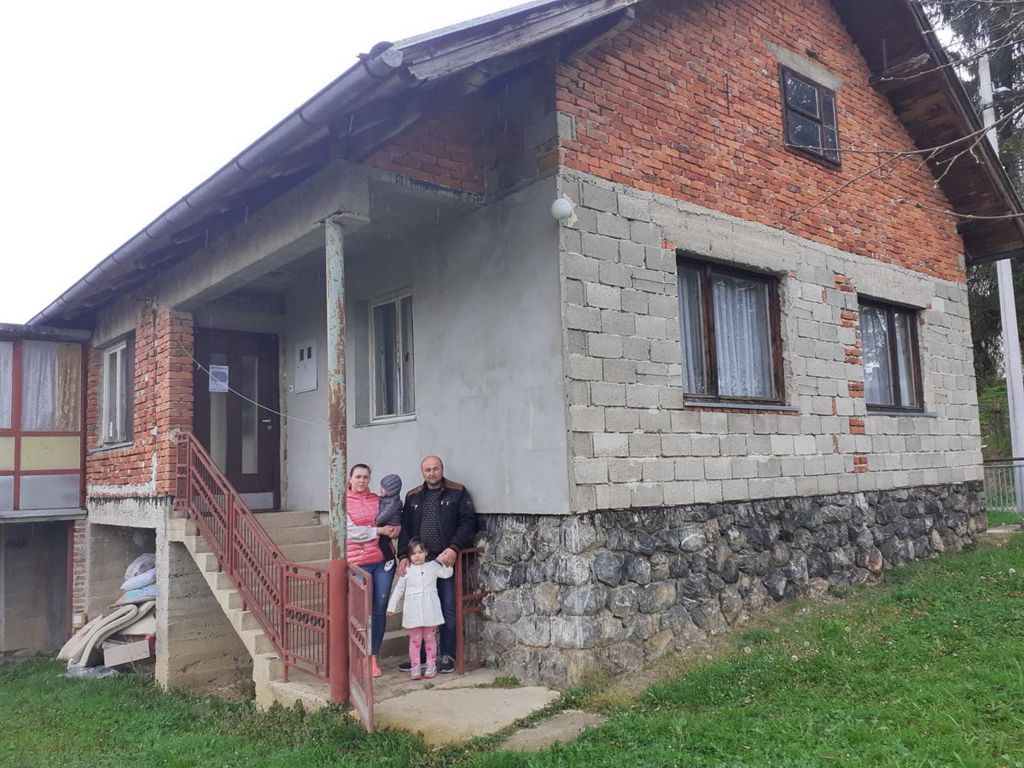 Porodica Rogulja rogulja dvor na uni