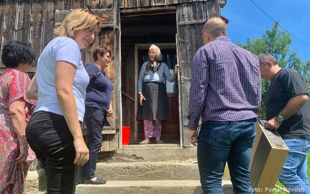 Delagacija Općine Markušica pojačana Draganom Jeckov na kućnom pragu | Foto: Portal Novosti