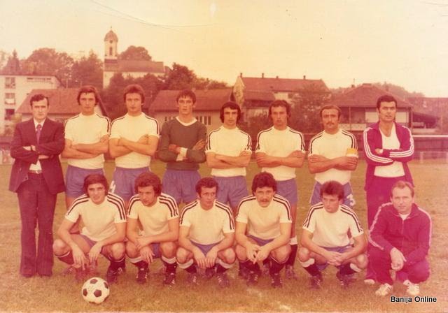 Ljubav prema sportu - Milan (prvi lijevo) sa NK "Jedinstvom" Dvor na Uni