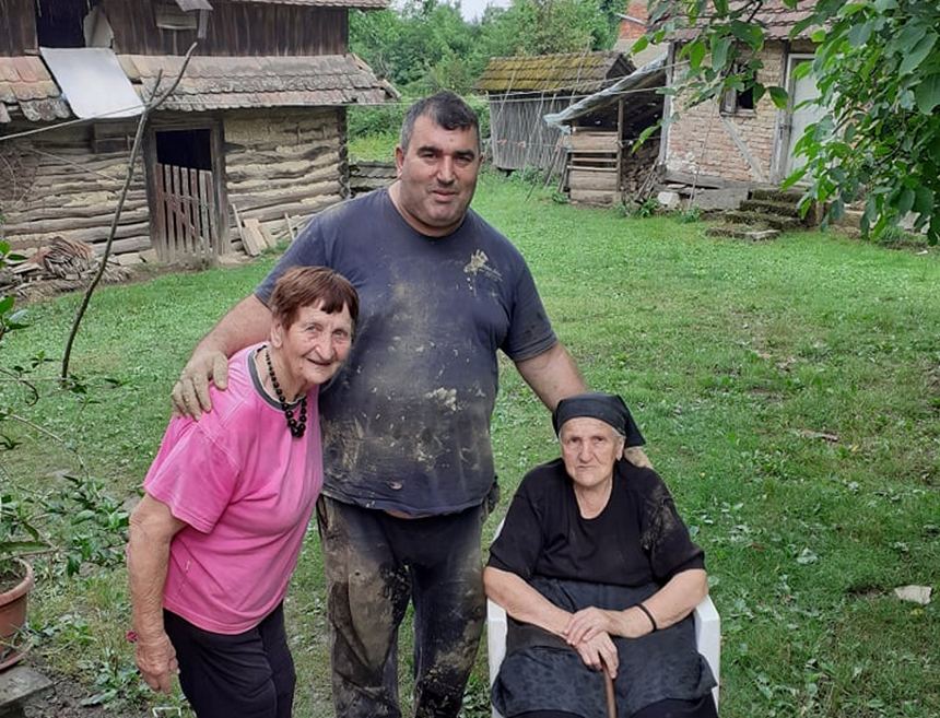 Pero Kuzmanović sa bakom Ljubom i Slavkom pero