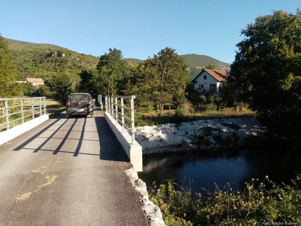Most preko rijeke Zrmanje u pravcu Prljeva i Pribudića