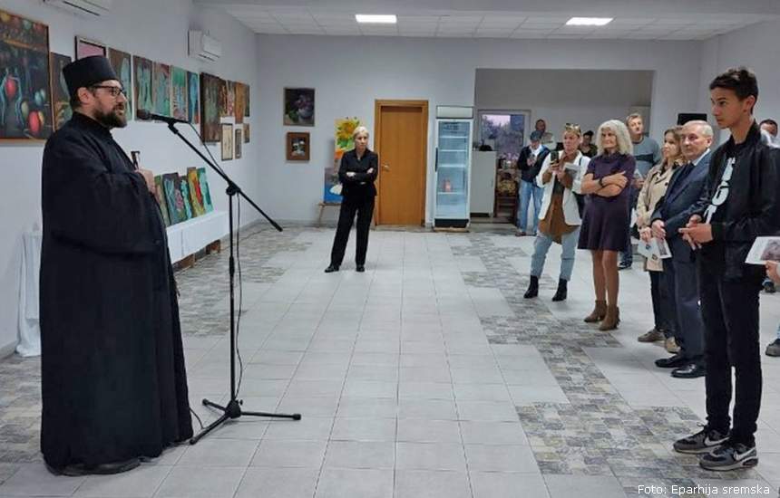 Jerej Milan Glavašević na otvaranju izložbe