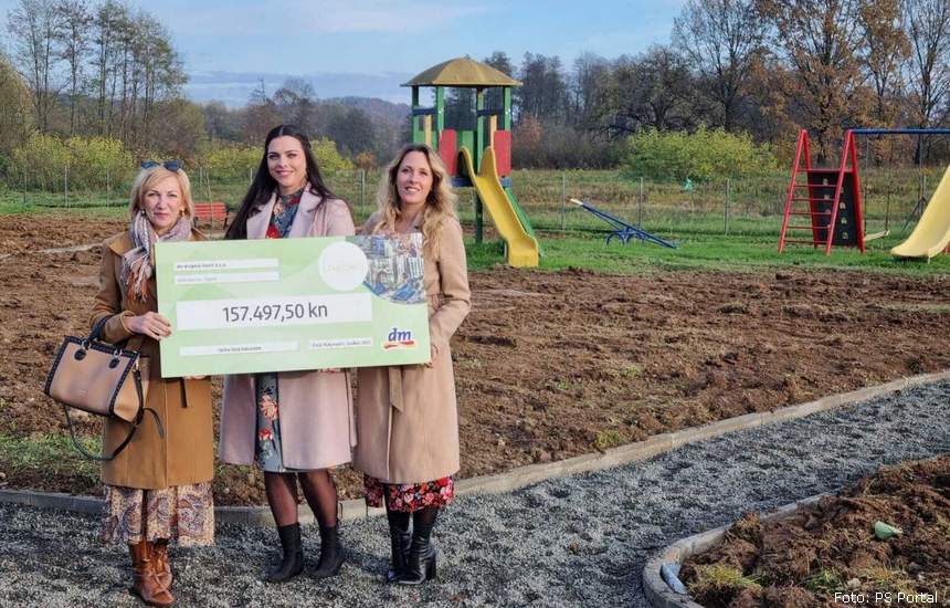 Blaženka Vuić (dm), načelnica Općine D. Kukuruzari Lucija Matković i Hana Kosić (dm)