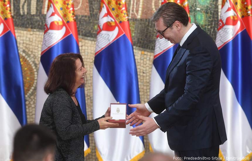Senka Crevar prima odlikovanje od predsjednika Srbije | Foto: Predsedništvo Srbije / Dimitrije Goll
