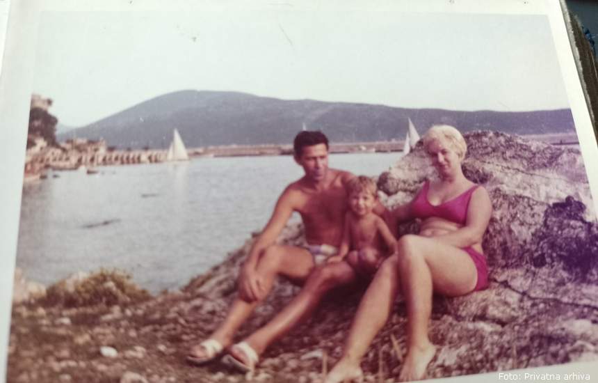 Na plaži sa malim sinom Zoranom