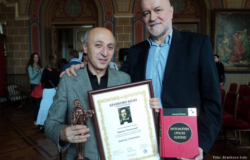 Babken Simonjan (lijevo) i Nenad Grujičić 2012. godine po uručenju međunarodne nagrade Branko Radičević u Sremskim Karlovcima