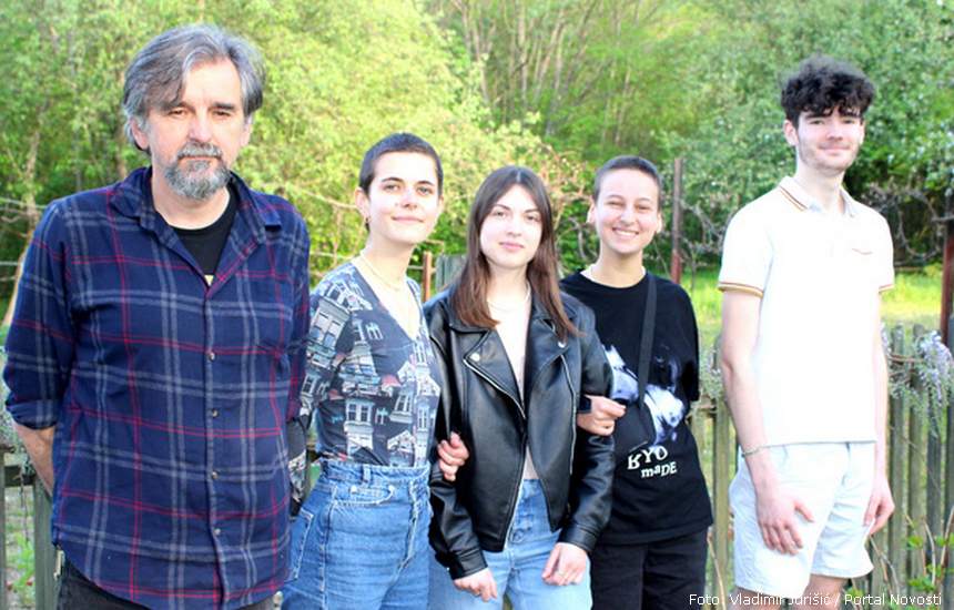 Predrag Mraović i volonteri Alana, Lou Anne, Ines i Arthur