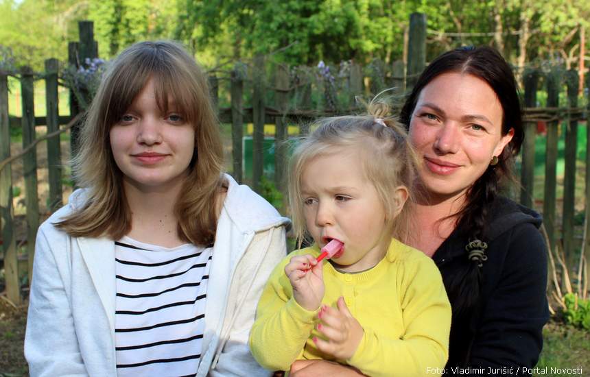 Karina, Mariya i Yana Kumelevskaya