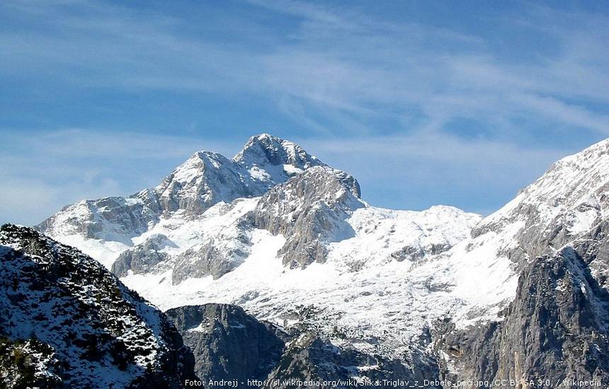 Triglav | Foto: Andrejj - http://sl.wikipedia.org/wiki/Slika:Triglav_z_Debele_peči.jpg, CC BY-SA 3.0, [url=https://commons.wikimedia.org/w/index.php?curid=311892]Wikipedia[/url]