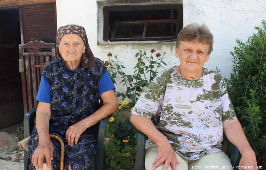 Poslije potresa još su se više razočarale – Ljubica i Ranka Kačar (Foto: Vladimir Jurišić)