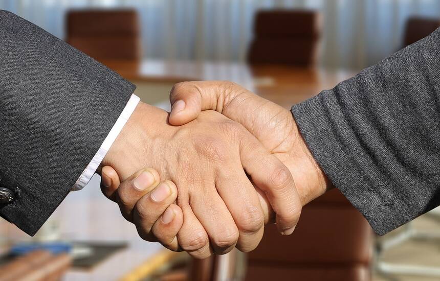 shaking hands 3091906 1280