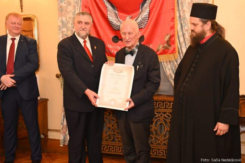 Odlikovanje Matije Bećkovića