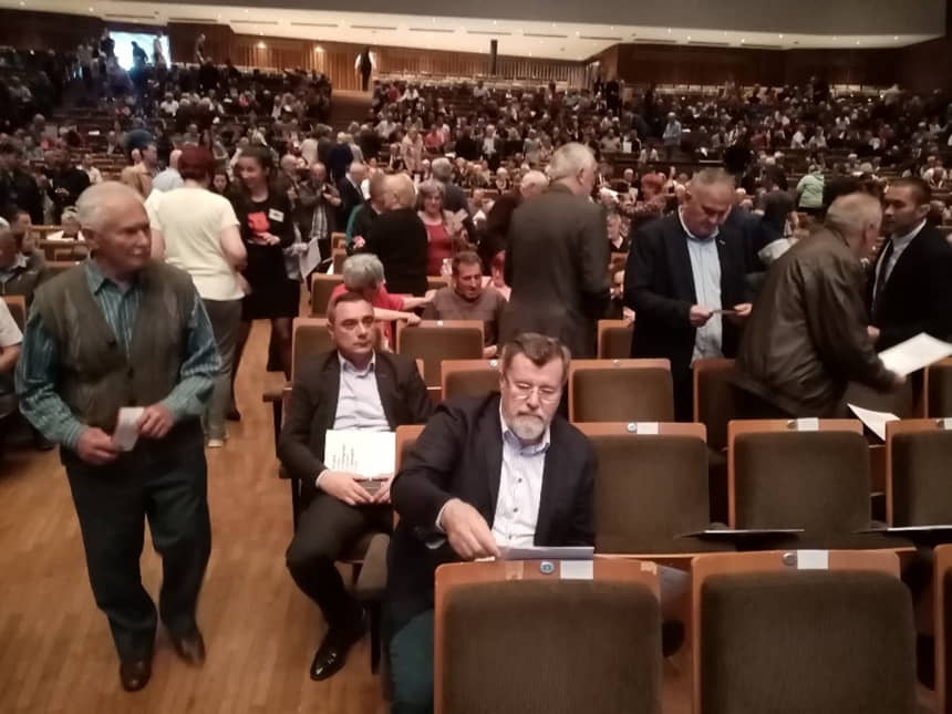 Delegati na četvrtoj Velikoj skupštini SNV u dvorani „Lisinski“