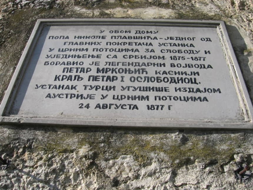 Spomen ploča na kući popa Nikole Plavšića u Strmici