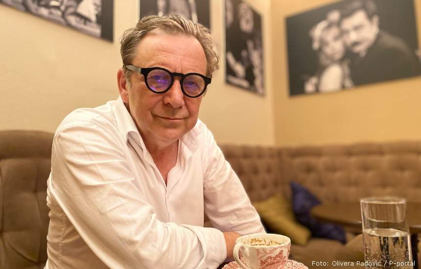 Tihomir Stanić u čuvenom bifeu Ateljea 212 | Foto: Olivera Radović