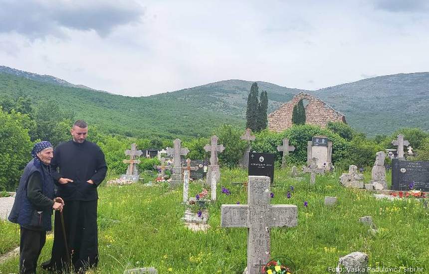 Boja Kovačević i sveštenik Lazar Prijić