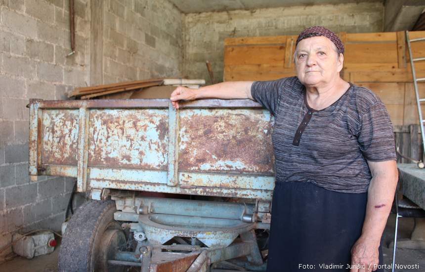 Nadežda Novković pokraj prikolice koja život znači | Foto: Vladimir Jurišić