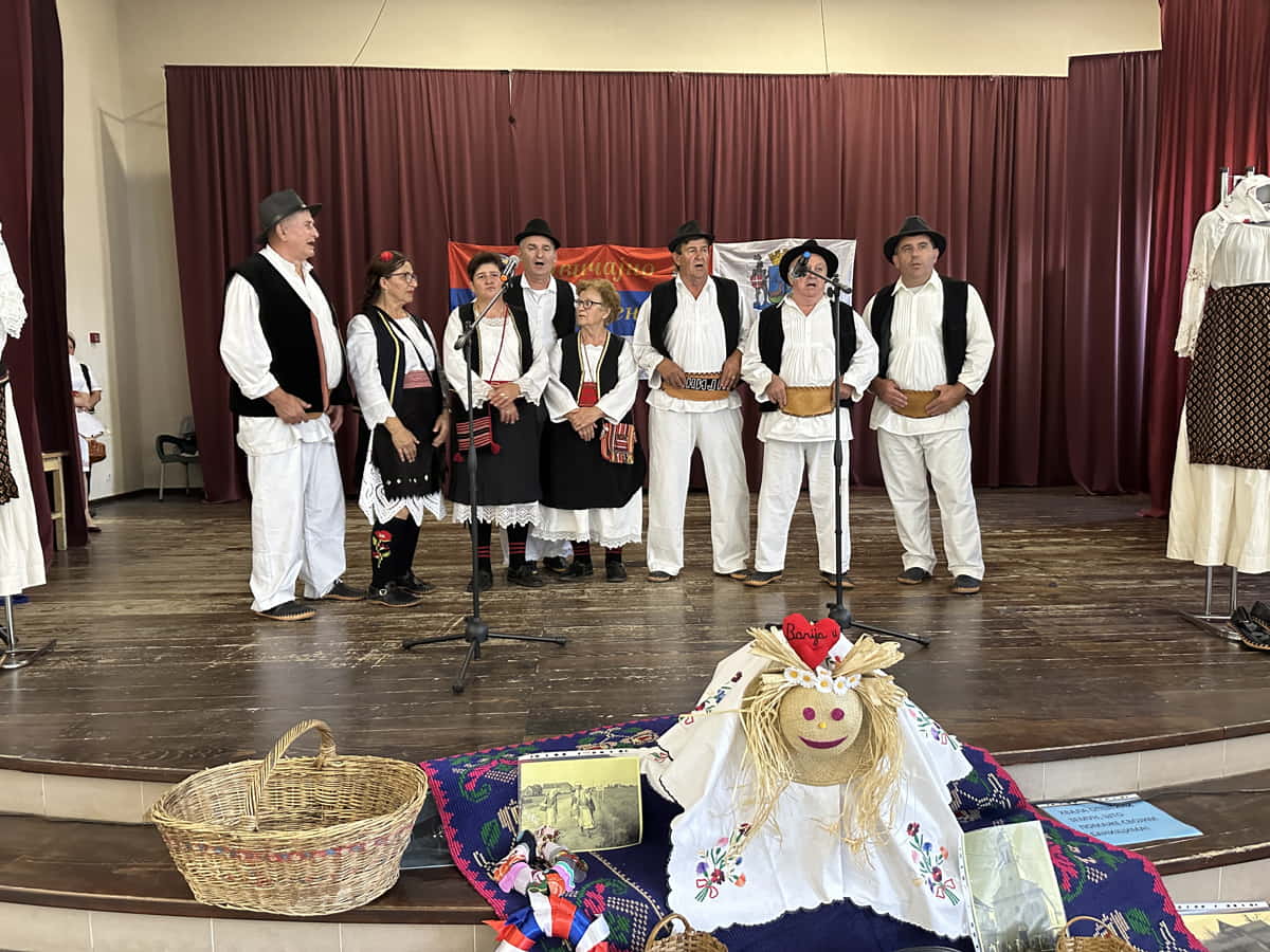 Bazar rukotvorina i umotvorina 83