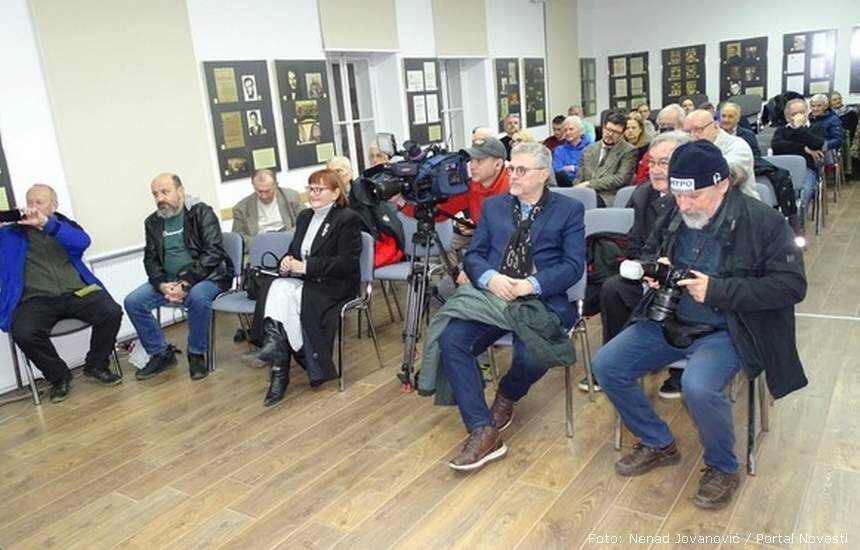 una 3