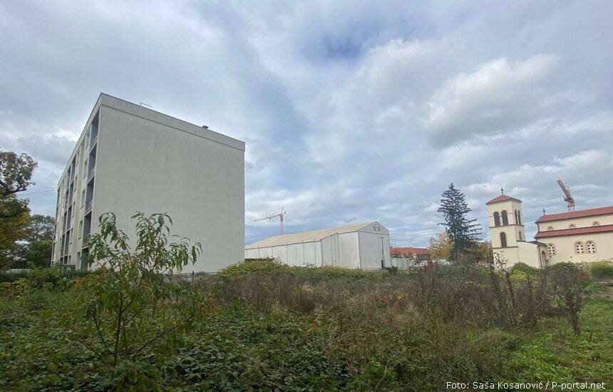 Lokacija pored Crkve Svetog Spiridona na kojoj je predviđena gradnja Srpskog kulturnog centra (Foto: Saša Kosanović)
