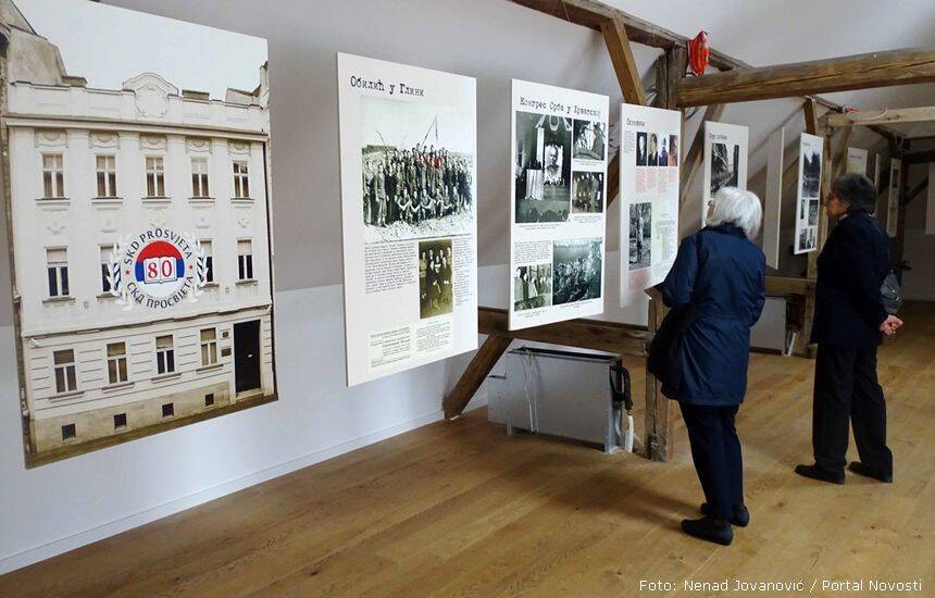 Izložba o "Prosvjeti" u nedavno otvorenom Srpskom kulturnom centru u Glini (Foto: Nenad Jovanović )