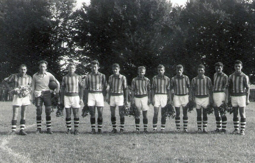 Momčad Banovca i golman Petar Davidović u Glini, 6. kolovoza 1955.