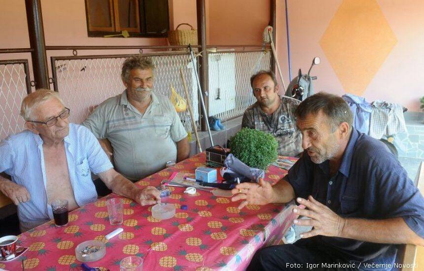 Lazo Miočinović i Milan, Mile i Pajo Banić