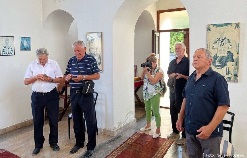 Parastos u Crkvi Sv. Georgija u Velikoj Kladuši (foto Neven Ivošević)