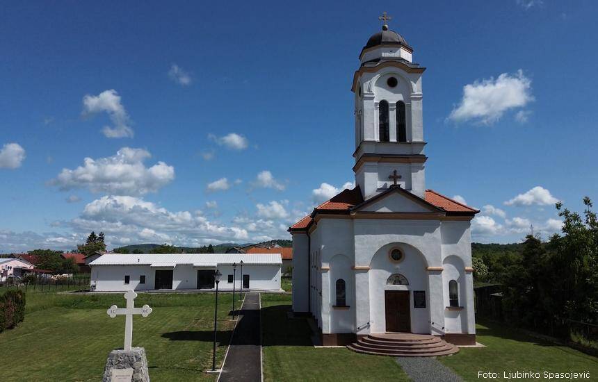 Okucani crkva
