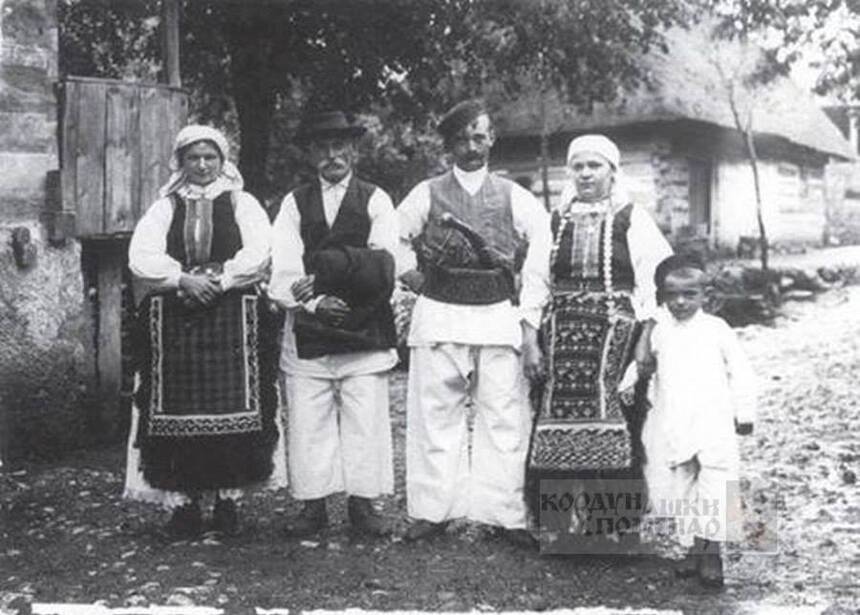 NOŠNJE SA ŽUMBERKA  gotovo iste kao na Kordunu, tako da se može govoriti o istoj skupini  oko 1895. godine