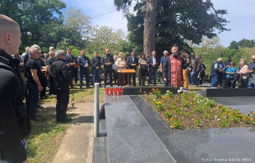 Parastos Glina 4