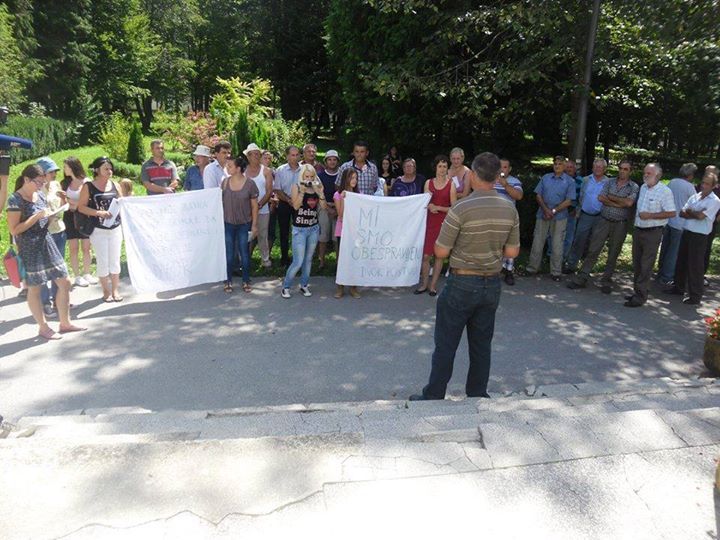 Dvor_Protest_06.jpg