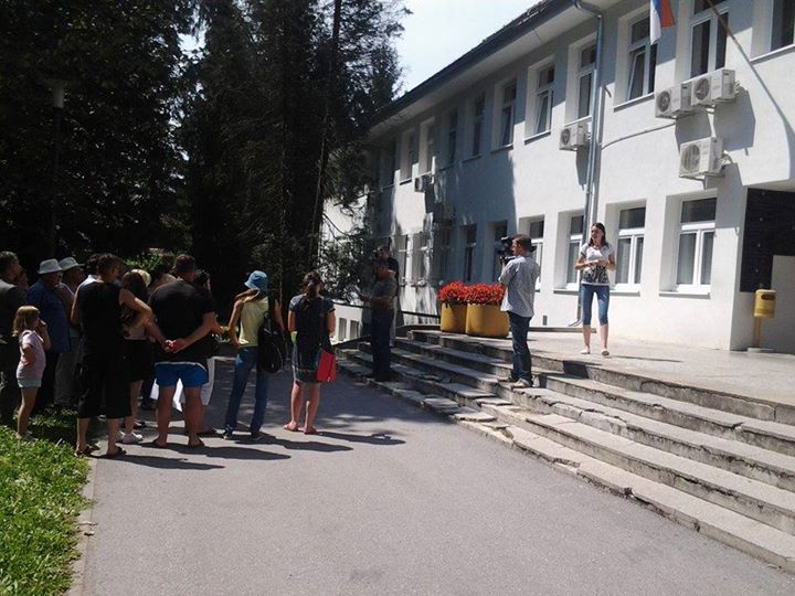 Dvor_Protest_07.jpg